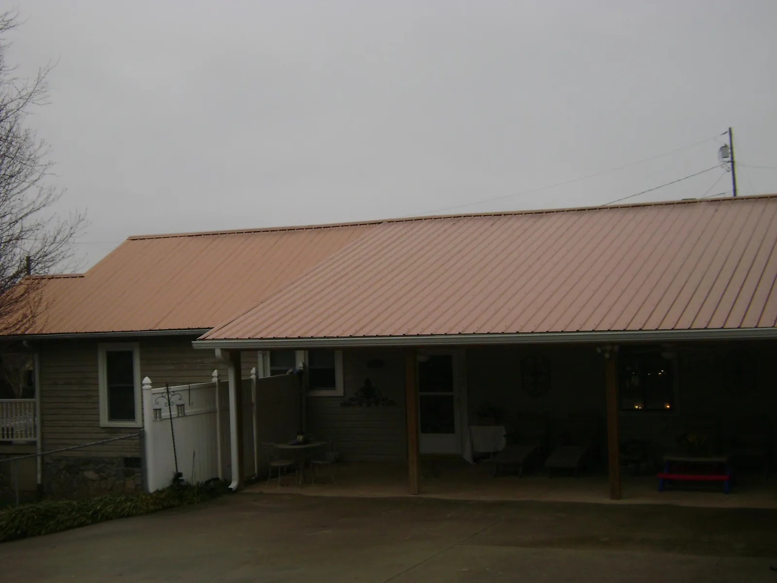 Copper toned metal roof over a wide covered patio in Nashville